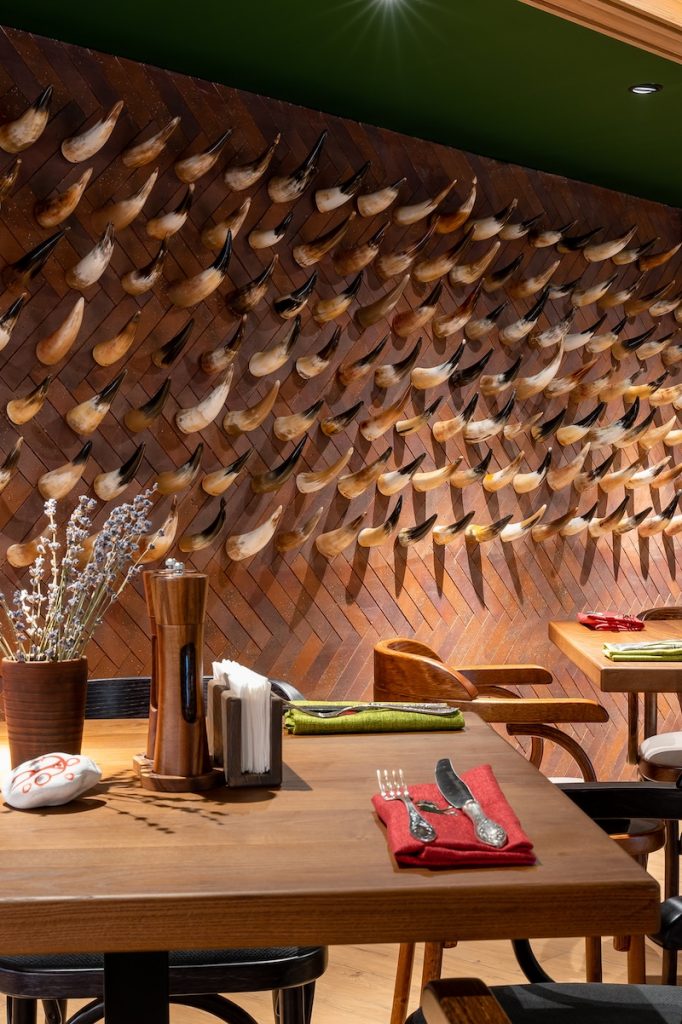 Зал с именными рогами